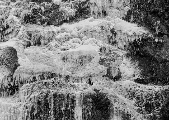 Multnomah Falls 15-5591-2a bw.jpg